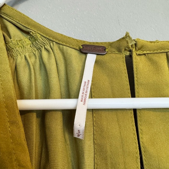 Free People Light Green Sleeveless Top Blouse with Elegant Detail Detail and Bow - Picture 3 of 13
